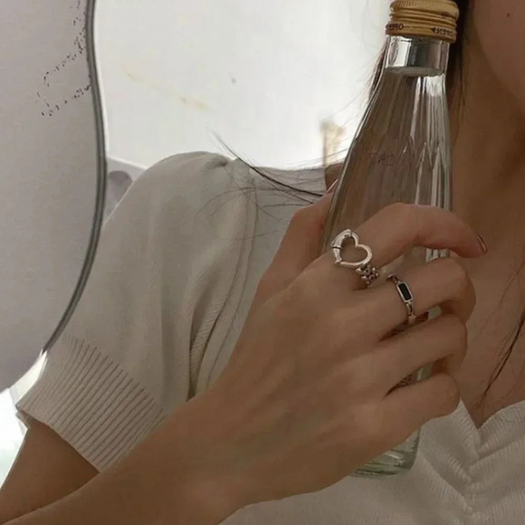 Minimalist 925 Sterling Silver Heart Ring - Picture 9 of 11